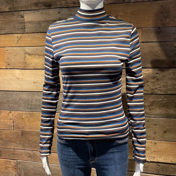 Striped Top - Picture 2 of 8